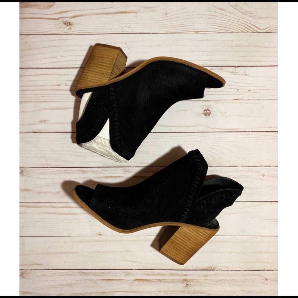 NEVER WORN! STEVE MADDEN BOOTIES size 9